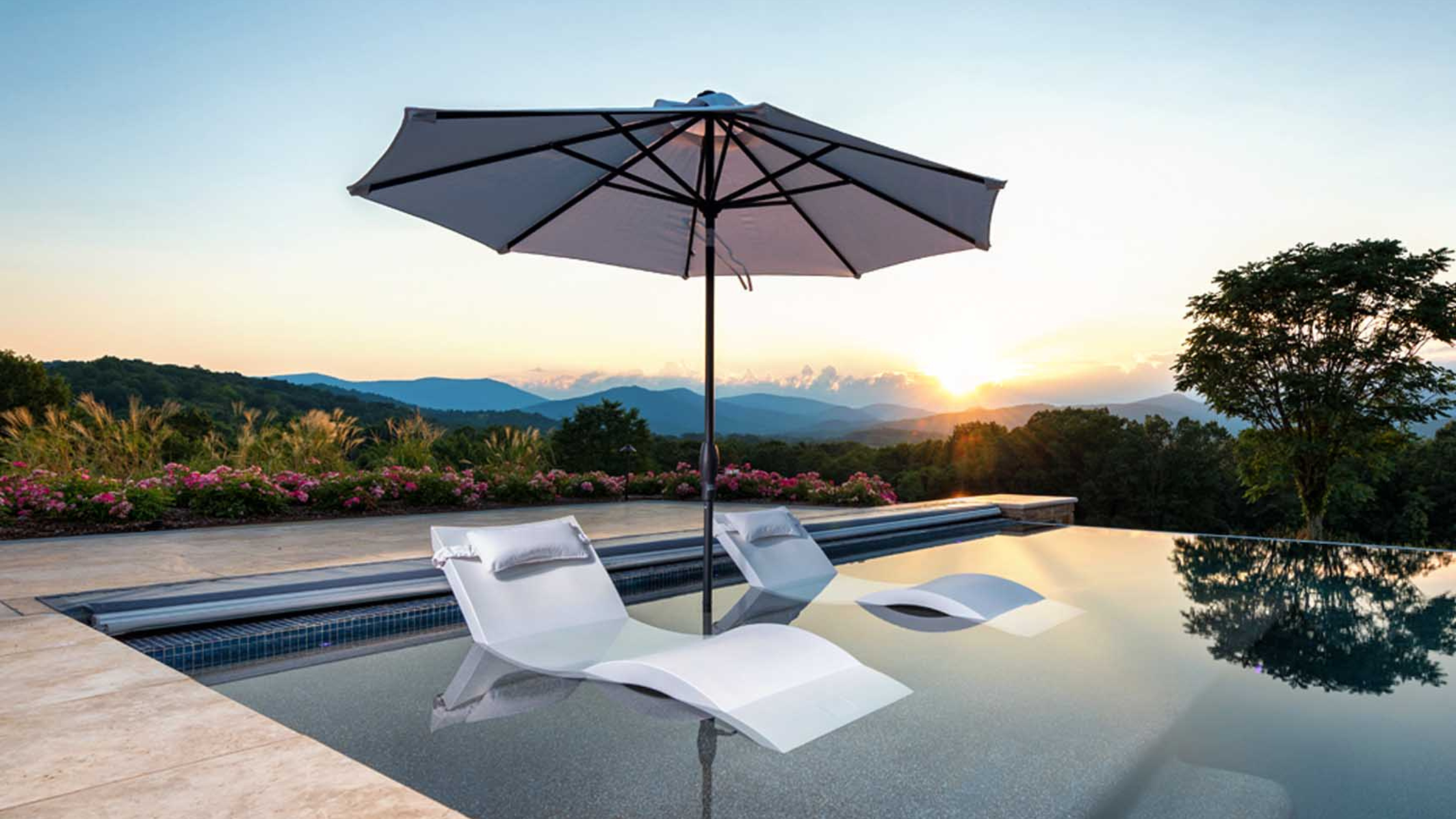 Resort Style Backyard Oasis Ledge Lounger In-Pool Furniture